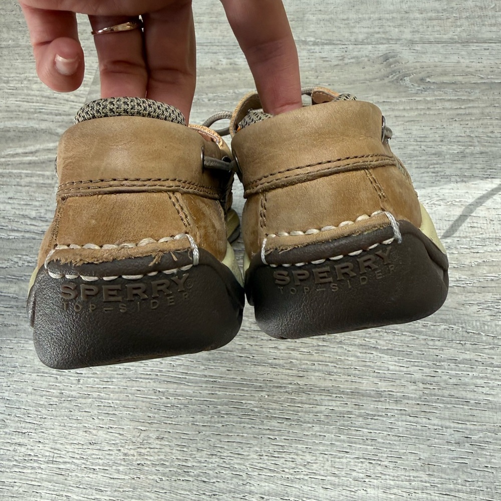 Sperry Men’s Tan Leather Boat Shoes with Contrast Laces - Picture 7 of 7